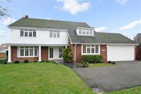 5 bedroom Detached t...